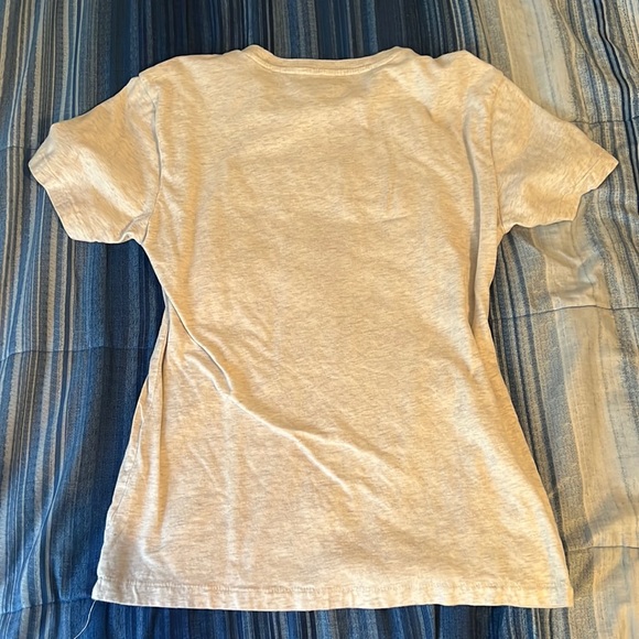 Aeropostale White Tee W/ statue of liberty, very comfy and great fit! :) - Picture 3 of 4